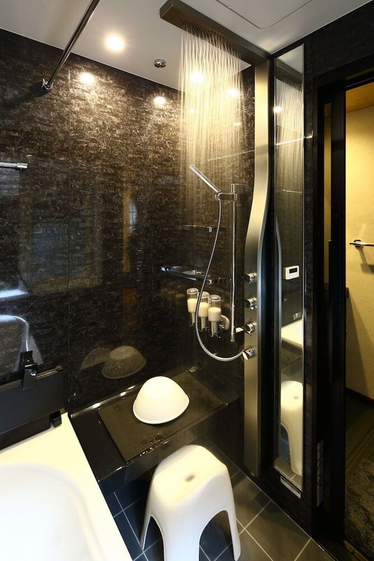 バスルームのシャワー