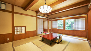 10畳和室渓流側