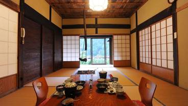 食事・飲み物 / 4