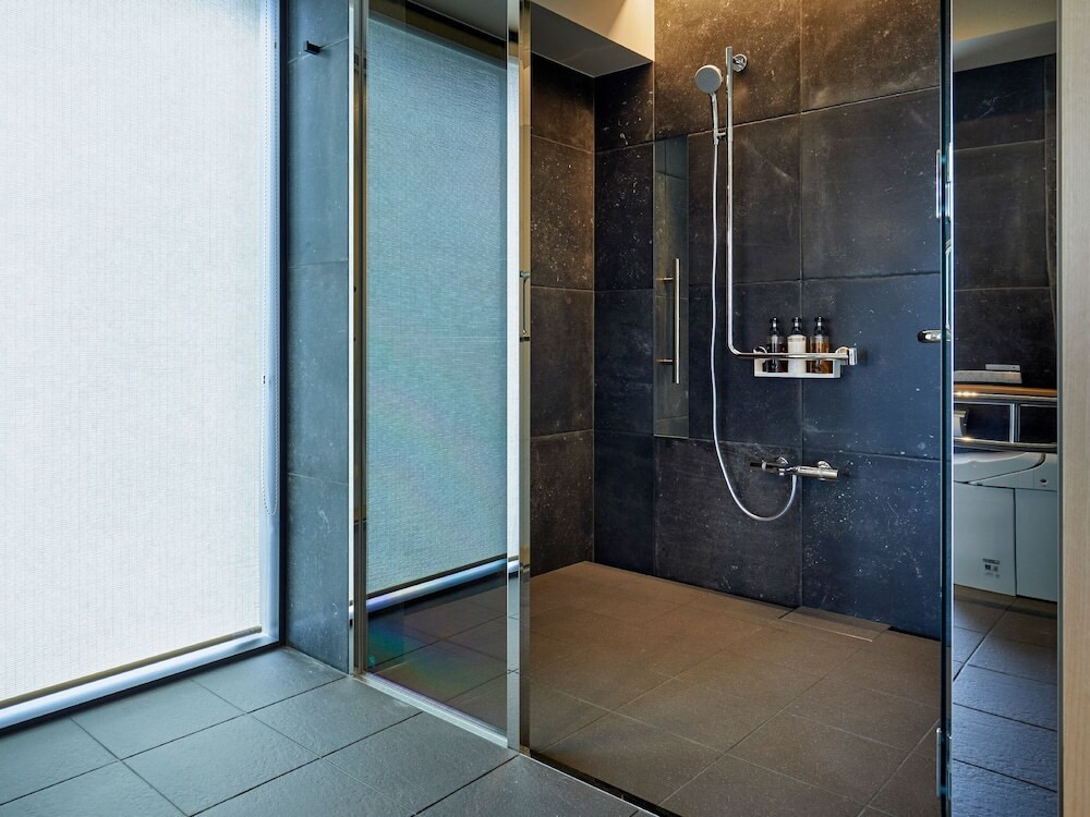 コーナーツイン（ユニバーサル）　バス