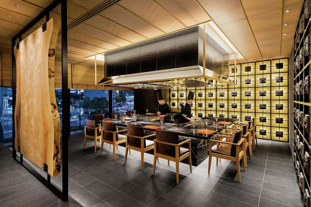 鉄板焼「傳火」