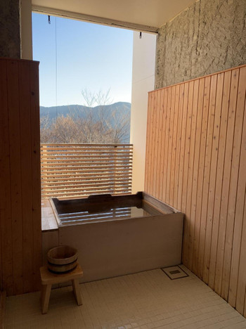 知的好奇心をくすぐる。本に囲まれて滞在するブックオーベルジュ3576776