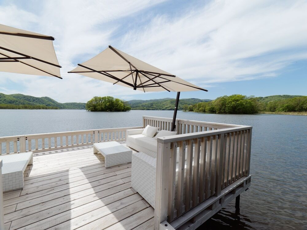 湖上テラスのソファ