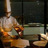 鉄板焼きカウンター「十勝川」① / 4