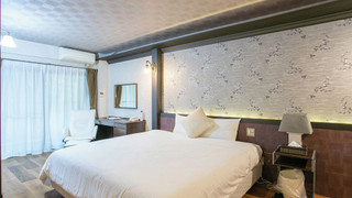 ダブルルーム キングベッド 1 台