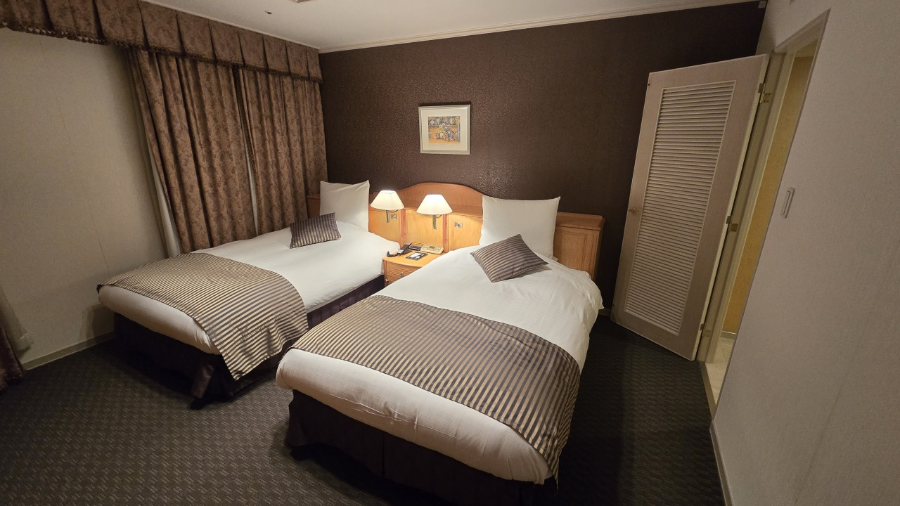 ベッドはシモンズ