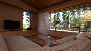 「仭」和室10帖+洋室リビング＋露天風呂