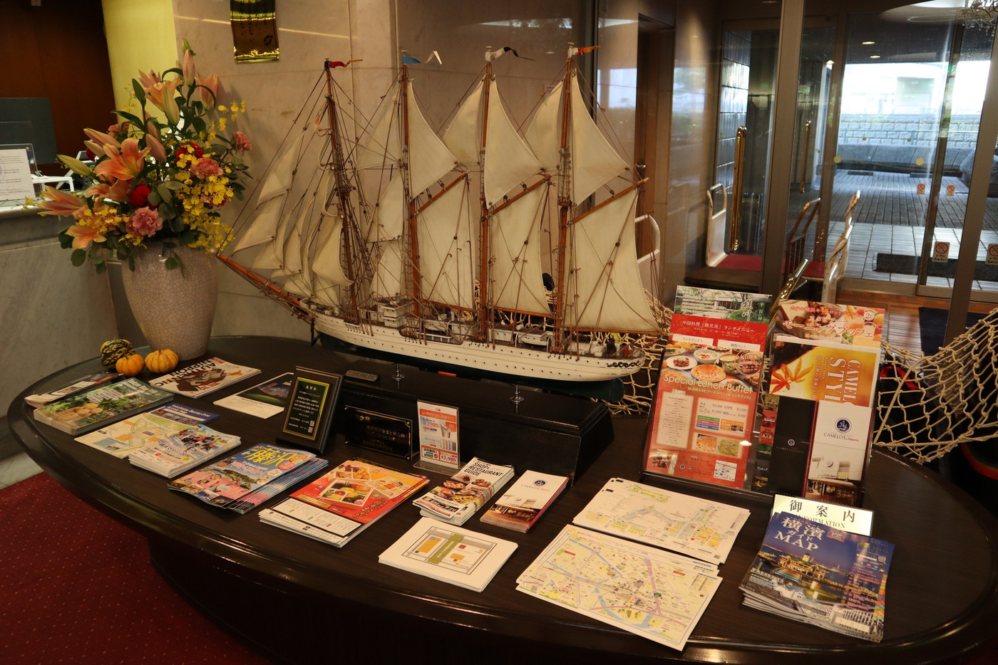 ゆったりとしたロビーでチェックイン2009335