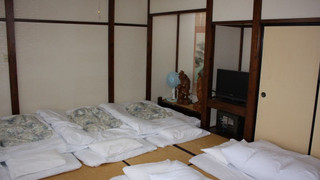 和室 (4-5名部屋 共有バスルーム)