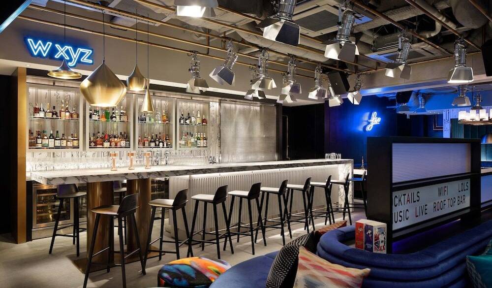 W XYZ Barで
乾杯！ / 1