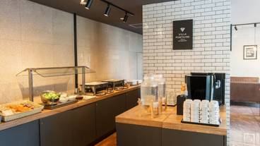 朝食スペース / 8