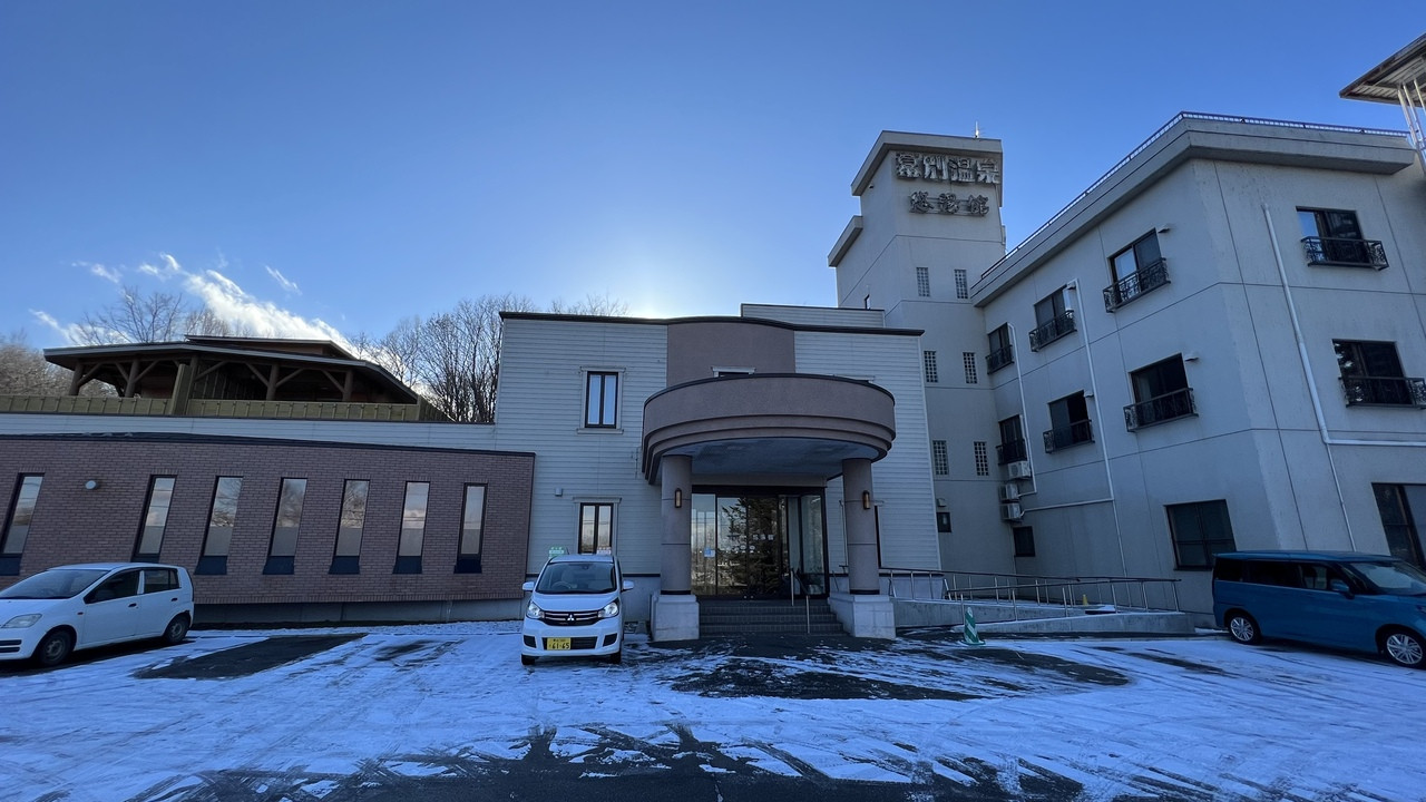 幕別の小高い丘に上にあります。