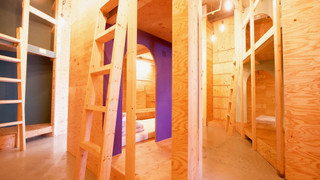 男女共用ドミトリー内 2段ベッド1台