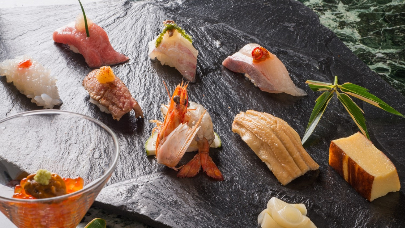 静かな池のほとりで、2人きりで贅沢に過ごしましょ。3726262