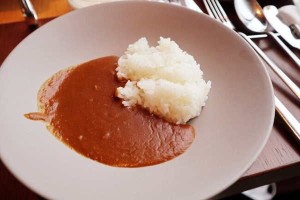 朝食で提供される名物のオリエンタルカレー