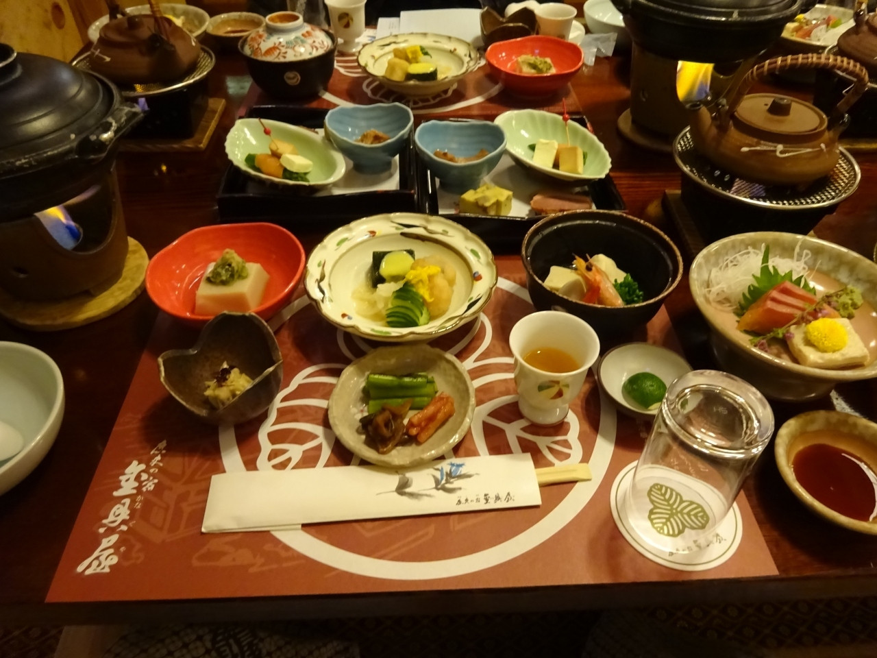 「千と千尋」の映画のモデルになった歴史ある温泉宿3847054