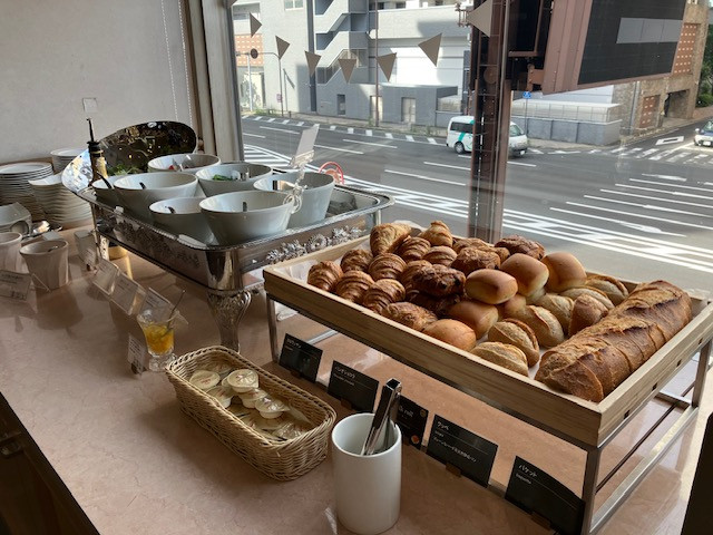 朝食 パンの種類も多い(食べてないが・・・)