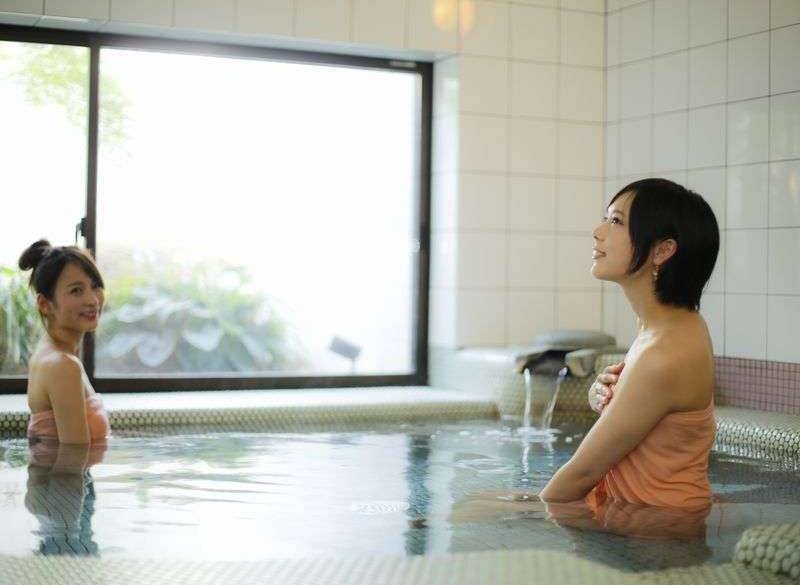 貸切風呂「バラ色の人生」 / 3