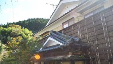 施設の入り口 / 13