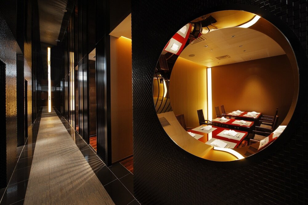 日本料理・鉄板焼 はや瀬の内観