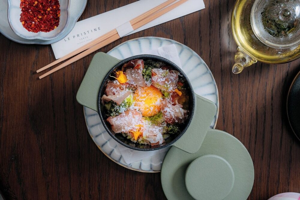 アジア初のレストランで特別な朝食を4051694