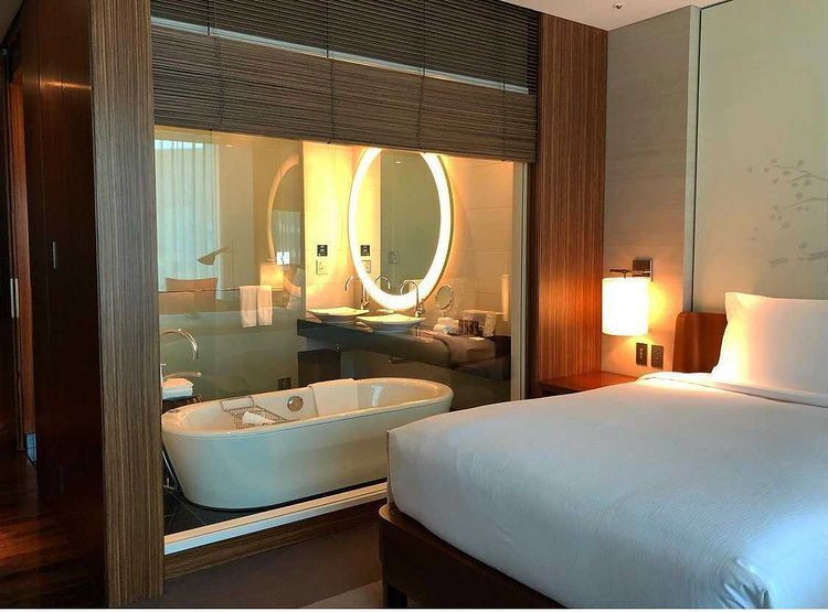 チェックアウトまでのんびりお風呂に入り、高層ビルの景色を愉しみながらモーニングコーヒーを飲んで過ごしました。宿を出た後は銀座でショッピング♪