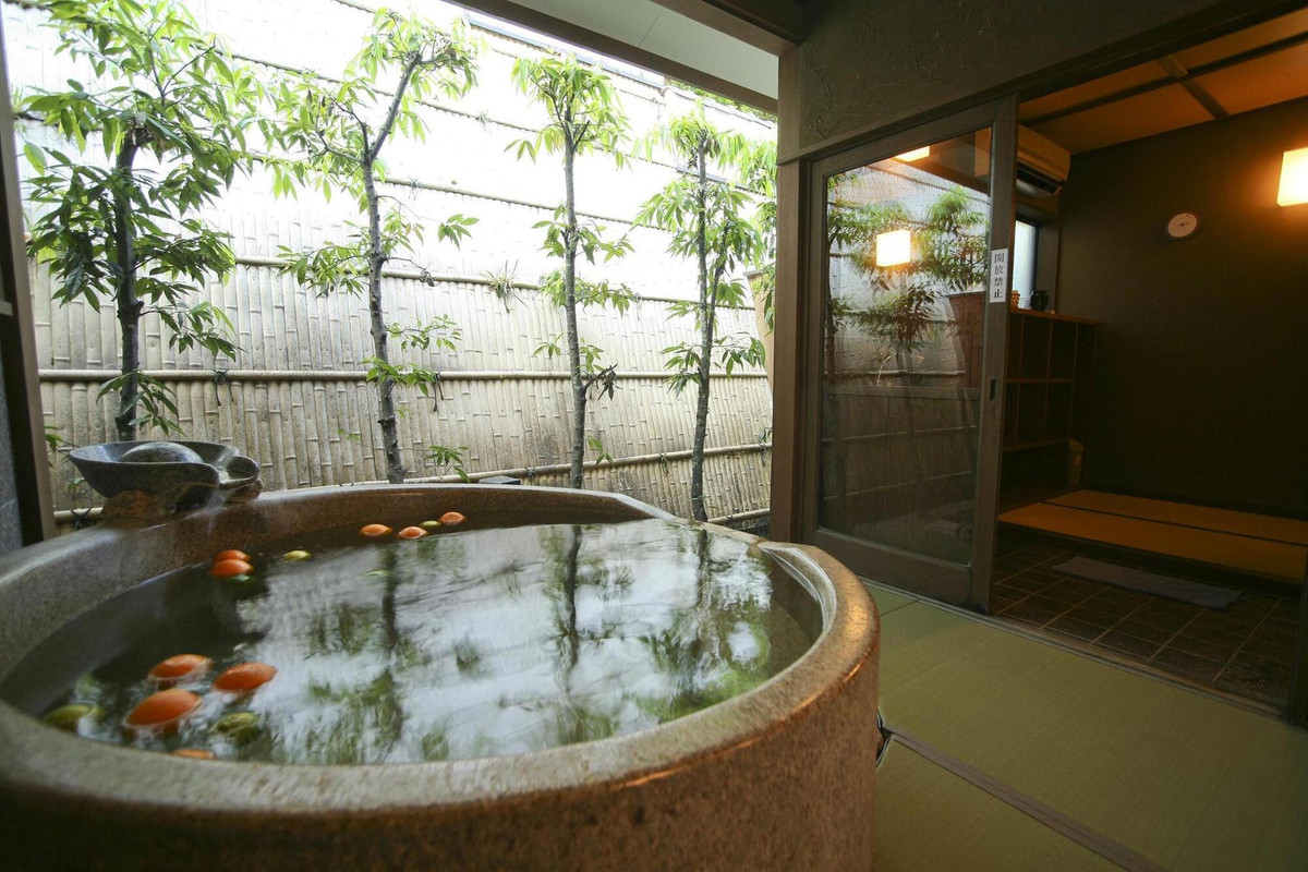 城崎温泉 湯楽 Yuraku Kinosaki Spa＆Gardens（キノサキオンセン ユラク キノサキ スパアンドガーデンズ ） / 2