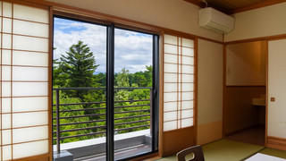 [湖畔側] 和室10畳