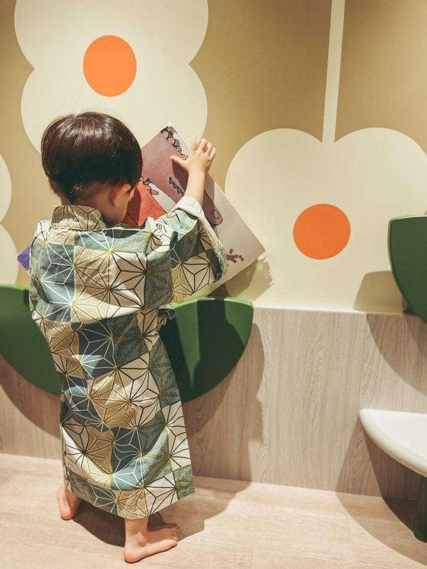 お部屋に用意されている絵本やおもちゃ。お子さんが飽きずに過ごせそう / 3