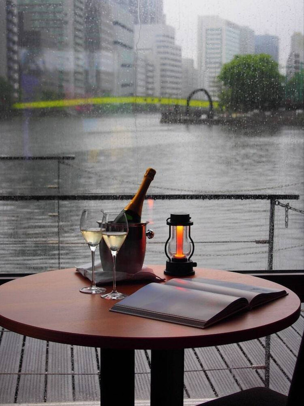 客室内のダイニングエリア