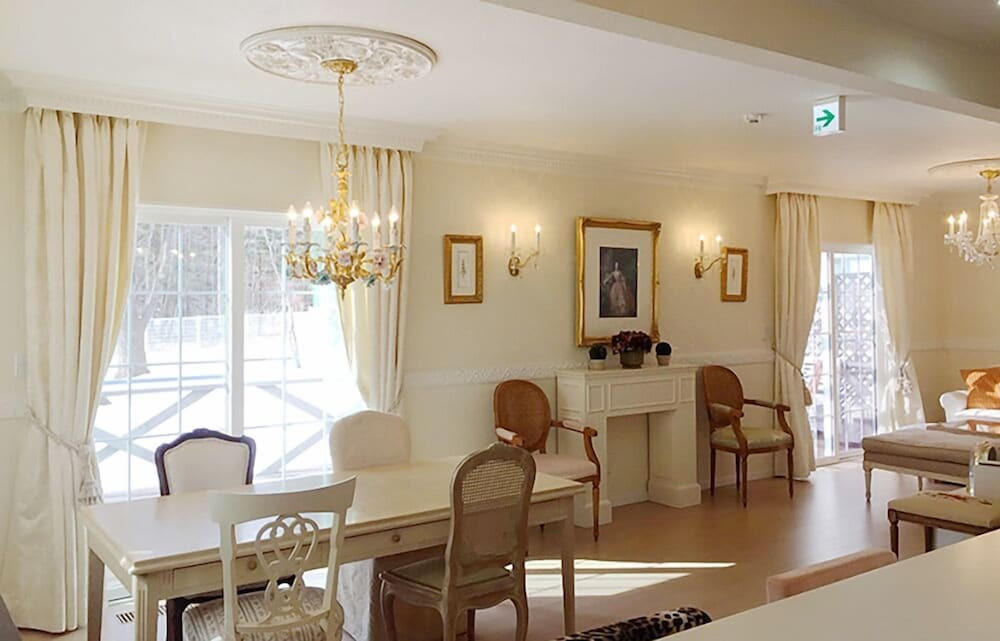 客室内のダイニングエリア