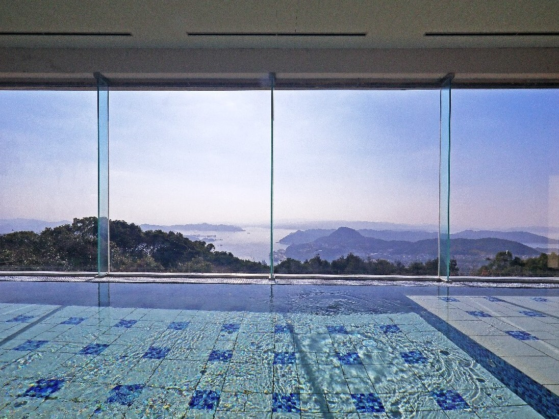 屋外プールありで子ども連れ大歓迎！非日常感たっぷり♡眺望抜群リゾートホテル3421491