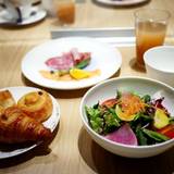 フレッシュな朝食で
朝から元気に / 5