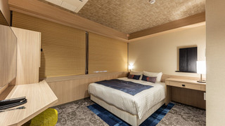 ユニバーサルダブル