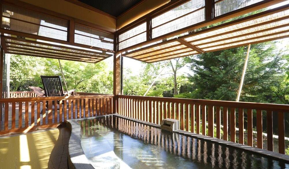 客室露天風呂で
極上温泉を満喫 / 1