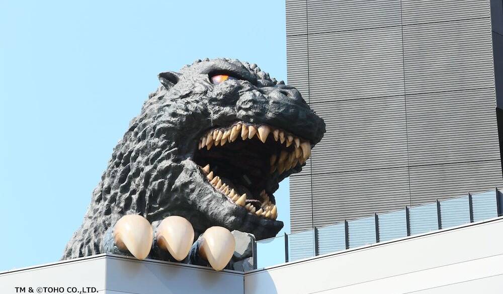 ゴジラに近づけるのは
ホテル宿泊者のみ / 3