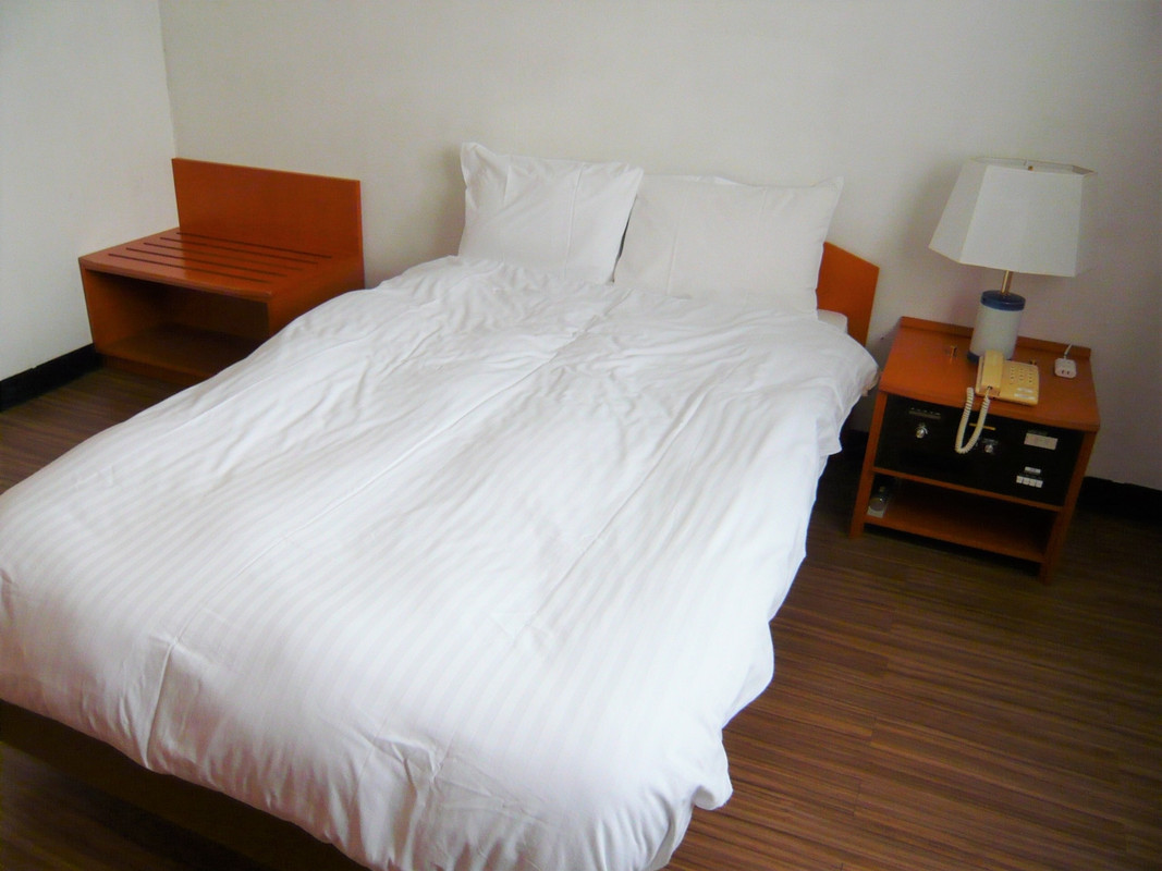 余裕のダブルベッドで清潔です