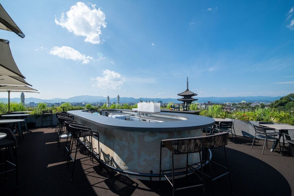 食事も楽しめるルーフトップバー「K36 TheBar」3464074