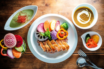 「野菜がおいしいレストラン LONGING HOUSE 軽井沢」 料理 84814868 信州ハーブ鶏チキンカレー（ランチ）