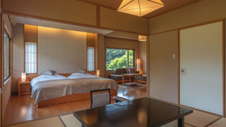 [和風庭園一望 2階和洋特別室 角部屋] 源泉掛流し半露天風呂