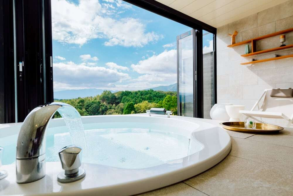 オーバルテント 半露天風呂からの景色