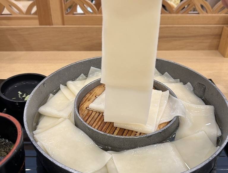 銀座に到着
「花山うどん」でお昼を / 3