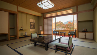 和室　池側
