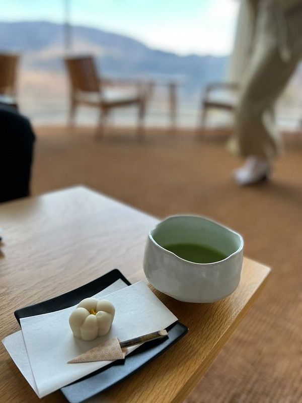 チェックイン時の抹茶とお茶菓子 / 2