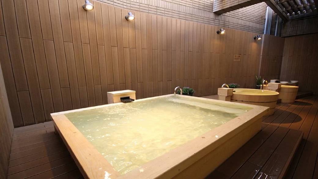 炭酸泉で疲れを癒す
らじうむ泉大浴場 / 1
