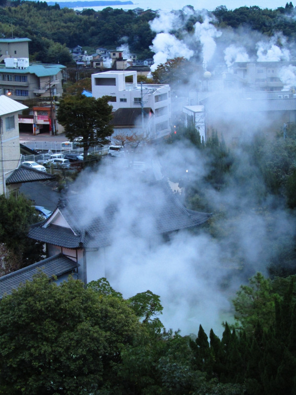 客室から眺める白池地獄