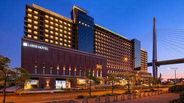 ホテル外観　夜 / 1