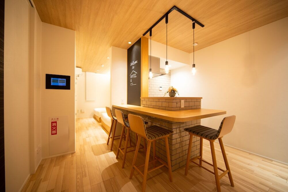 客室内のダイニングエリア