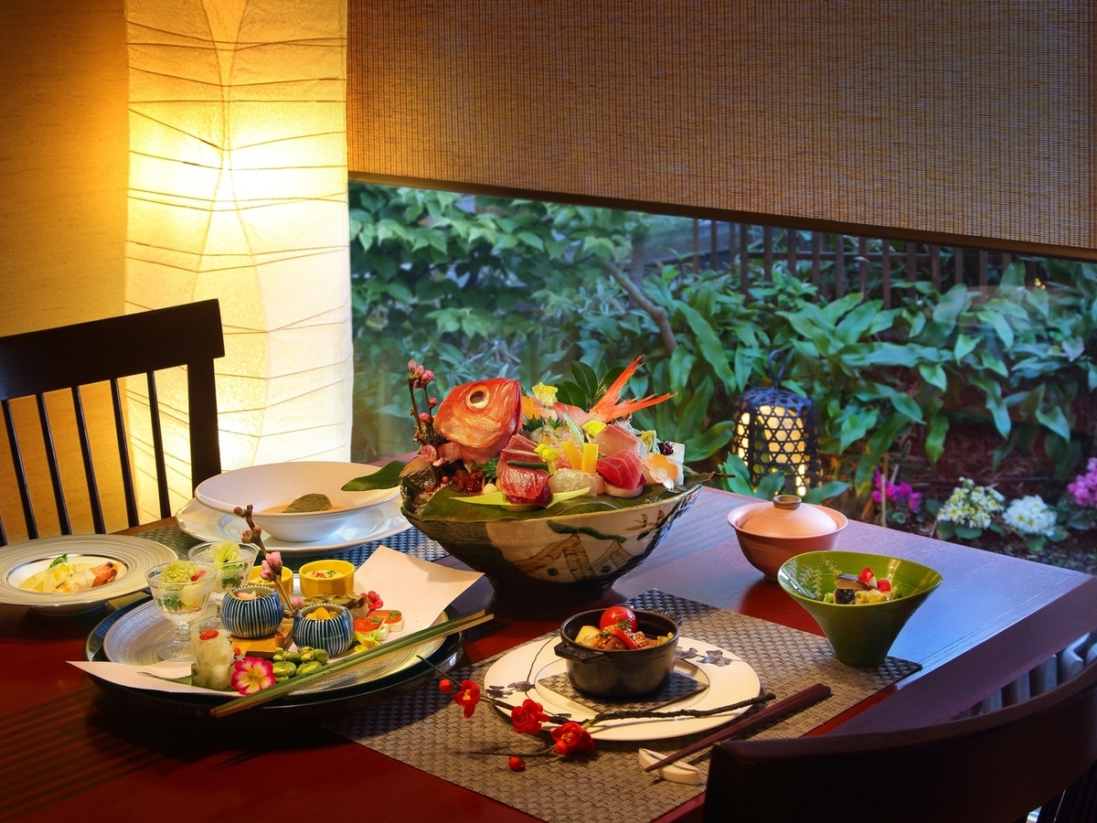 広いヴィラに専用プール、かけ流しの温泉でくつろぐ宿3643432