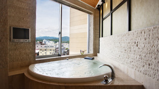 Suite 輝 角部屋+ハリウッドツイン+和室+ジャグジー